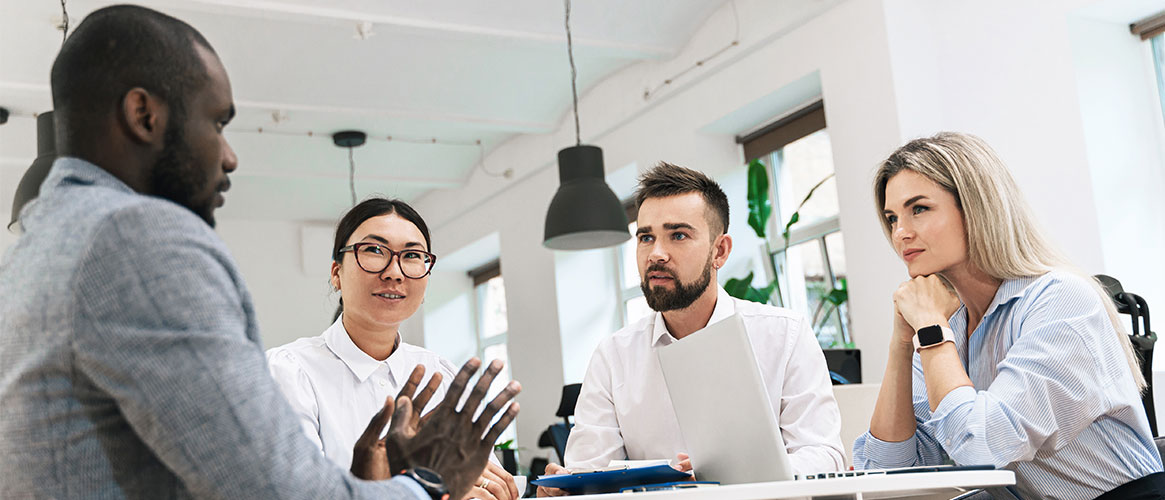 Supervisor meeting with employees to discuss safety rules and their disciplinary action plan.